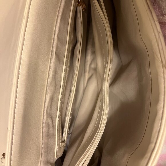 ๐ค Authentic Versace Quilted Shoulder Bag โ Cream/White w Gold Hardware ๐ค - Picture 3 of 5